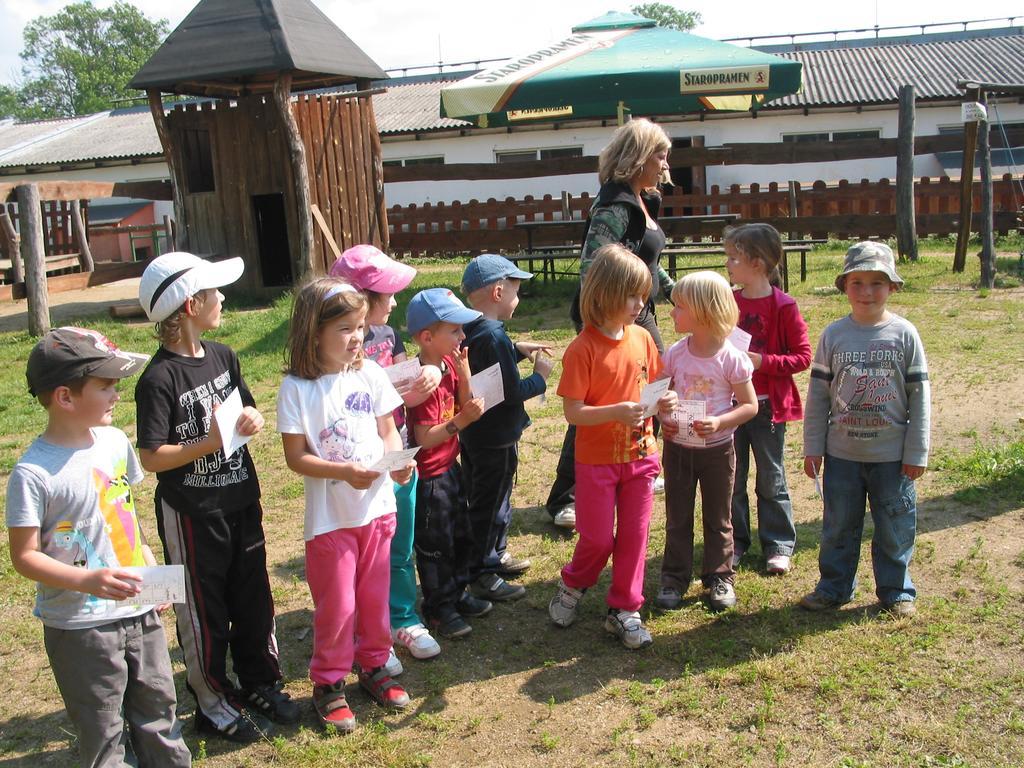 Villa Zoopark Zelcin Mělník Exterior foto