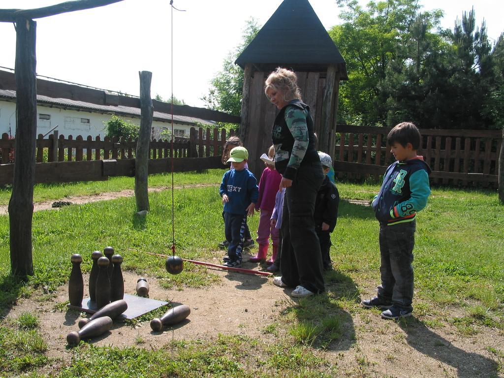 Villa Zoopark Zelcin Mělník Exterior foto