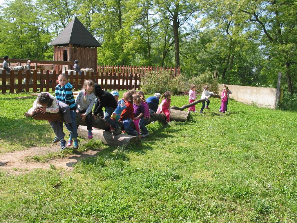 Villa Zoopark Zelcin Mělník Exterior foto