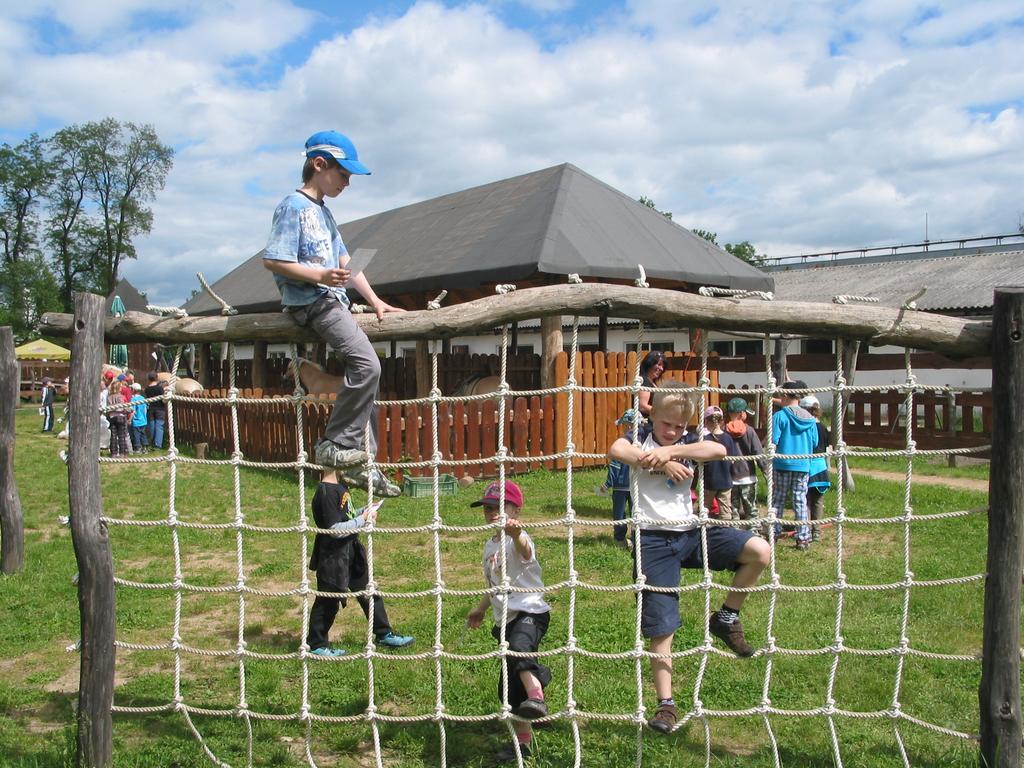 Villa Zoopark Zelcin Mělník Exterior foto