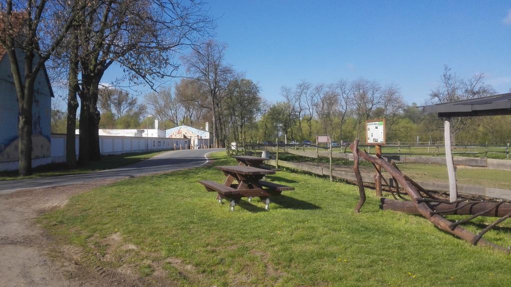Villa Zoopark Zelcin Mělník Exterior foto