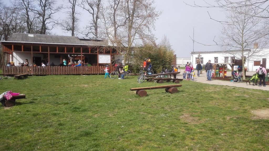 Villa Zoopark Zelcin Mělník Exterior foto